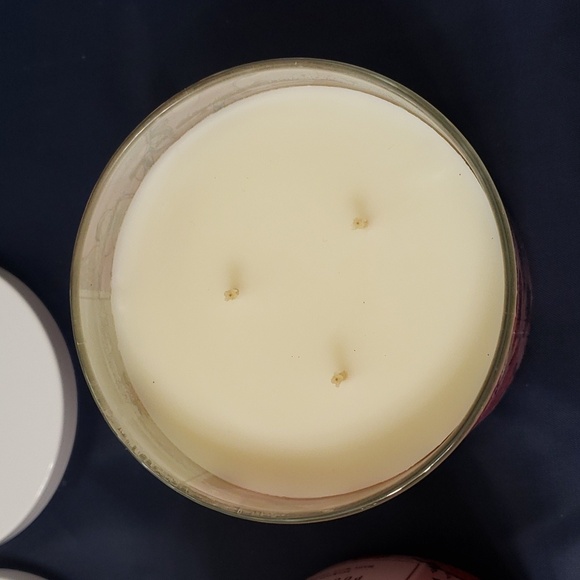 Strawberry pound cake Bath and body works CANDLE qt 2 - Picture 6 of 7